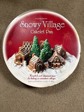 Williams Sonoma Snowy Village Holiday Mini Cottage Mold pan